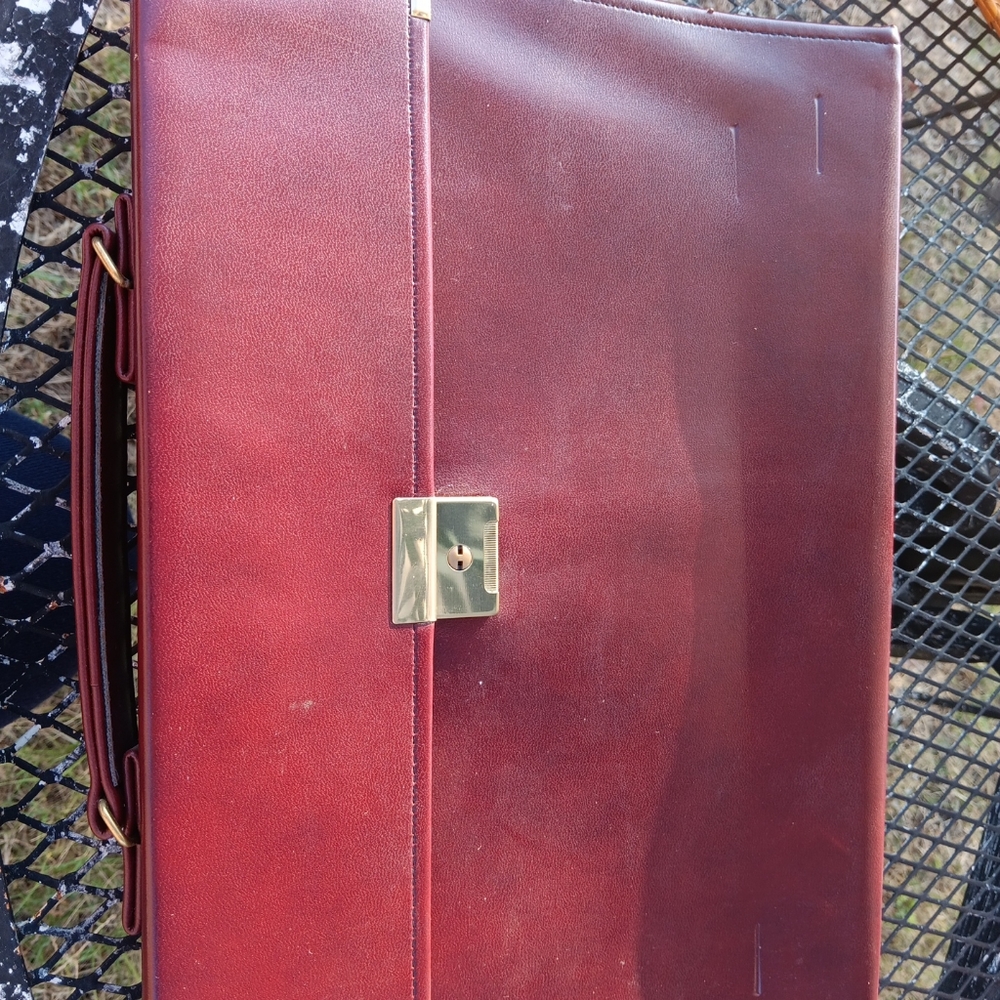 GORGEOUS NEW Hazel Burgundy Leather Bound 15" Portfolio Folder Briefcase.